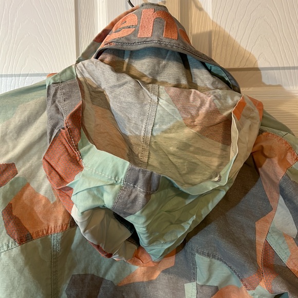 Bench women’s light jacket hood is zipped in collar size medium - Picture 6 of 7